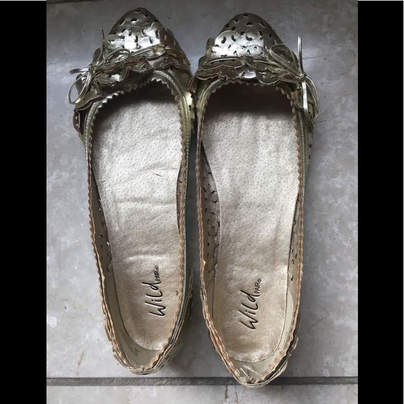 New gold flats - Picture 1 of 4